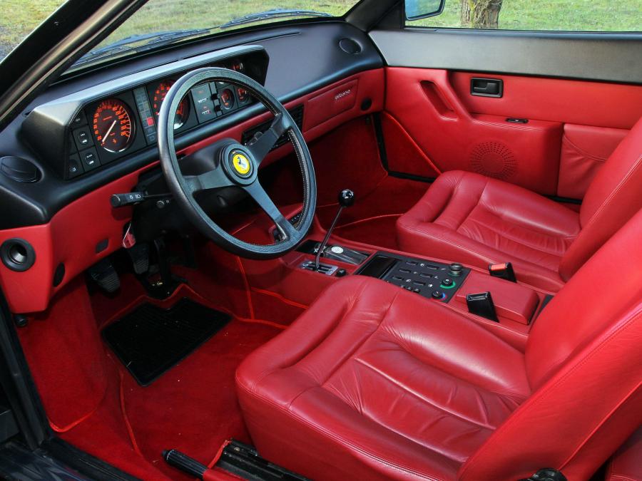 Интерьер Ferrari 3.2 Mondial 1985 года  (фото 17 из 18)